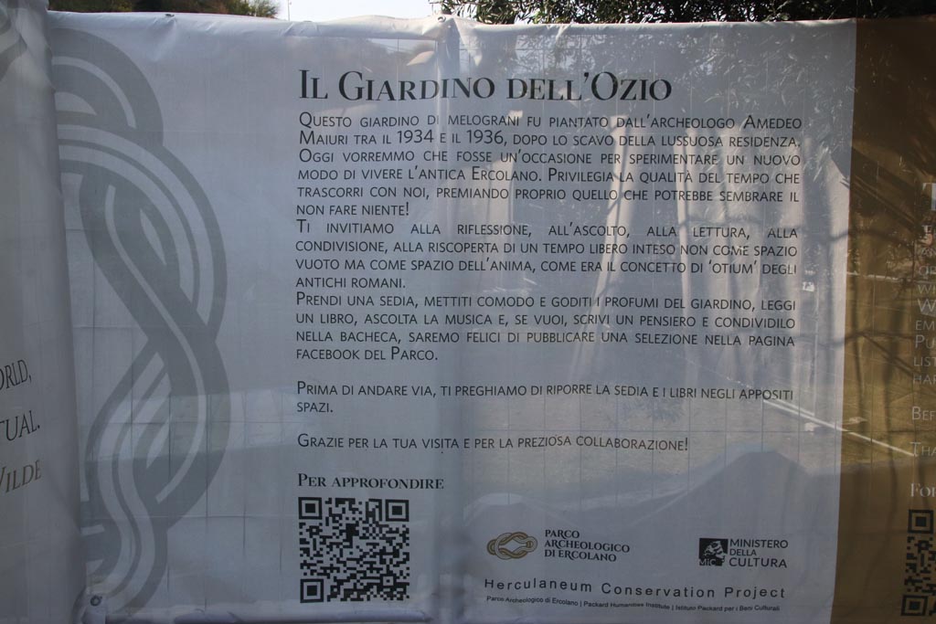 Ins. Or. I.3, Herculaneum. October 2023. Notice board. Photo courtesy of Klaus Heese.
Nel cosiddetto “giardino dei melograni” il nuovo allestimento darà al visitatore la possibilità di sostare nell’area comodamente seduto su sdraio pieghevoli di un deciso colore rosso bordeaux che richiama idealmente quello dei melograni maturi. Adulti e bambini, potranno concedersi una pausa, durante la quale potranno leggere e consultare volumi in diverse lingue selezionati allo scopo.
Lo spazio multifunzionale sarà animato con diversi allestimenti ed iniziative. L’accesso al Giardino della Casa del Rilievo di Telefo è inserito nel biglietto d’ingresso e negli stessi orari di visita del sito archeologico.
In the so-called “pomegranate garden the new setup will give the visitor the opportunity to stay in the area comfortably seated on folding deckchairs of a strong burgundy red colour which ideally recalls that of ripe pomegranates. Adults and children will be able to take a break, during which they can read and consult volumes in different languages selected for this purpose.
The multifunctional space will be animated with various displays and initiatives. Access to the Garden of the House of the Relief of Telephus is included in the entrance ticket and during the same visiting hours as the archaeological site.